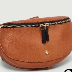 Half moon Herbert leather Fanny pack